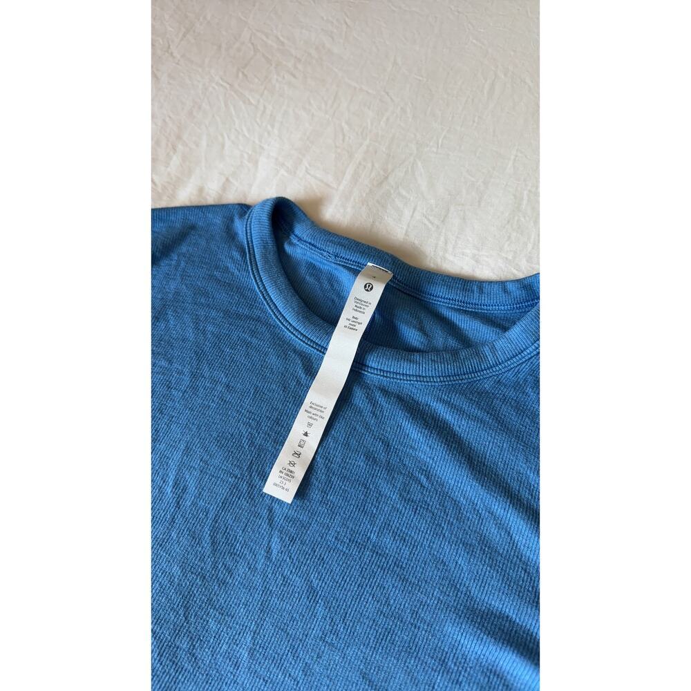 Lululemon Women's Short Sleeve T-Shirt Blue Textured Ribbed Athletic Casual - Picture 3 of 3